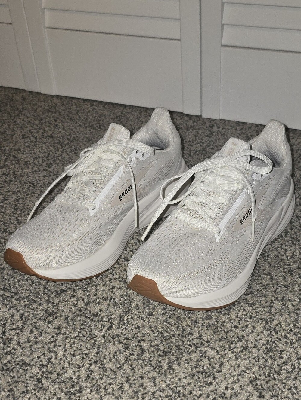 New - Brooks Women’s White Running Shoes 8.5